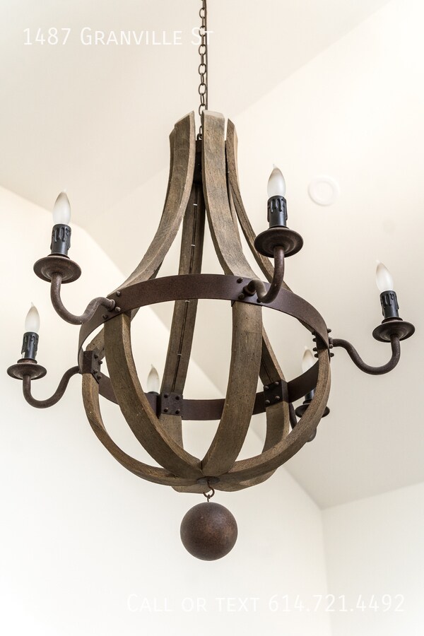 Building Photo - 1487 Granville St