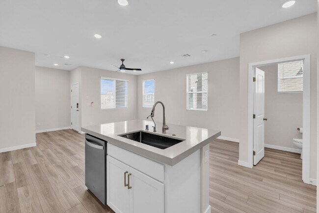 Building Photo - BRAND NEW - NEVER LIVED IN 3 BR/2.5 BA Townhouse across the street from Henderson Hospital and Me...