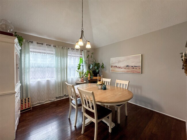 Building Photo - 2909 Laurelridge Dr