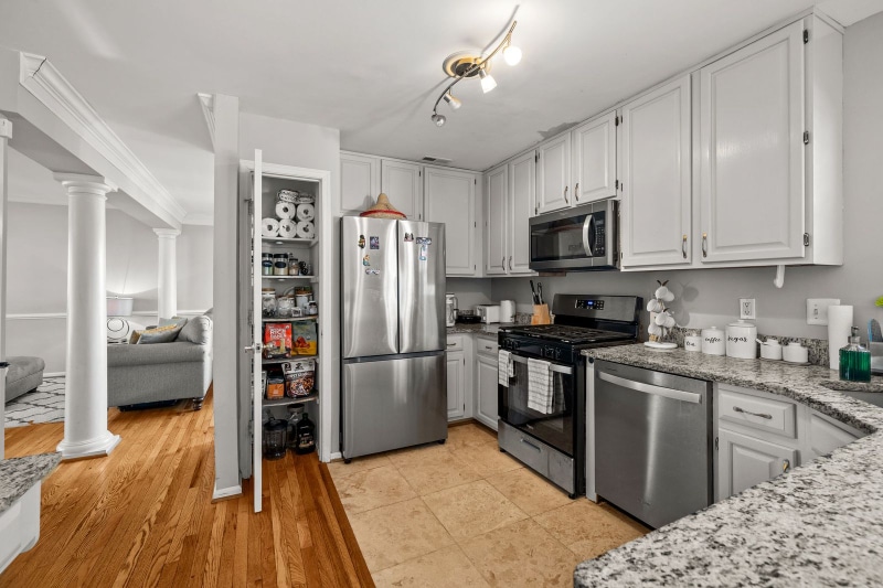 Building Photo - 13810 Mapledale Ave