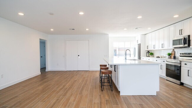 Building Photo - 14044 N Cameo Dr