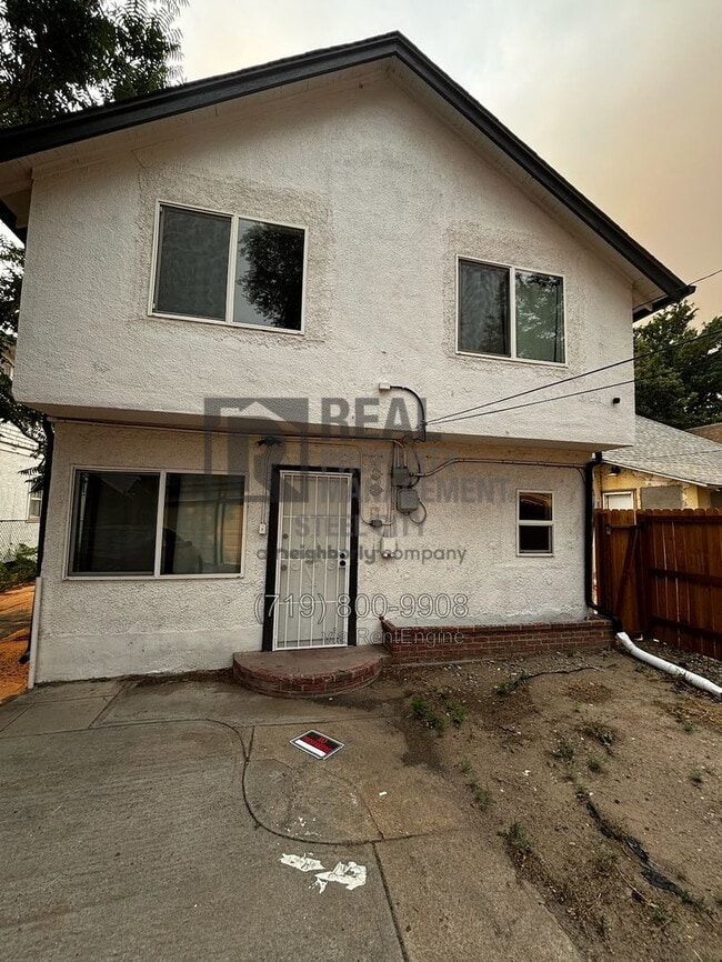 Building Photo - 1428 E Orman Ave