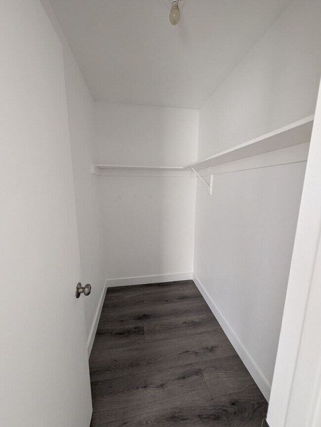 Building Photo - Sharp 3 Bedroom Home w/Pool in Glendale