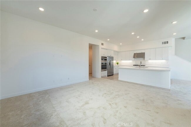 Building Photo - 121 Baluster