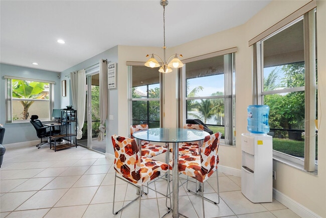 Building Photo - 3527 Chesapeake Cir