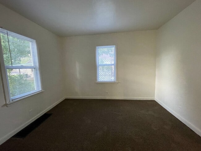 Building Photo - Beautiful Remodeled 3-Bedroom, 1-Bathroom ...