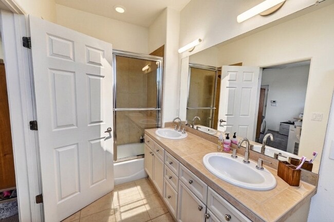 Building Photo - 753 Viento Cir