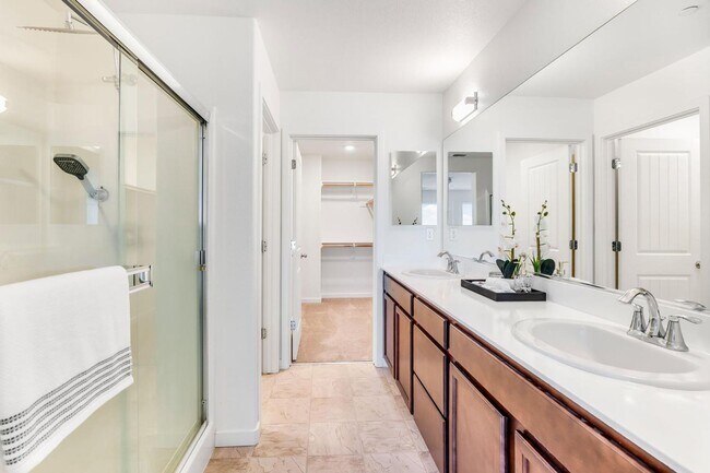 Building Photo - Spacious 3-Story Home in Rancho Cordova
