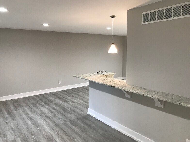 Building Photo - 2866 Baylis Dr