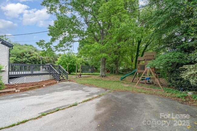 Building Photo - 1005 Home Trail