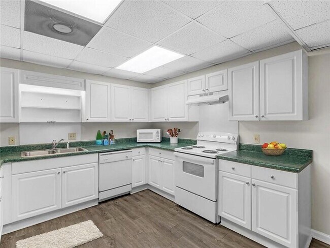 Building Photo - 63 Sentry Oak Ct