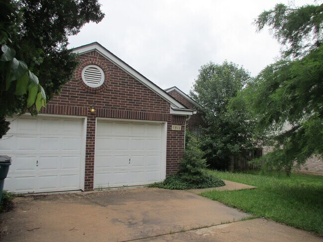 Building Photo - 1811 Lionheart Drive