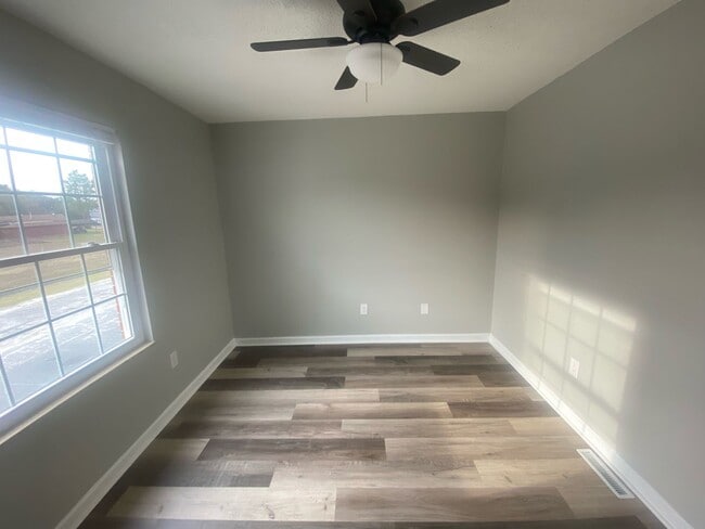 Building Photo - 940-802 Glenn Street, West Columbia, SC 29169