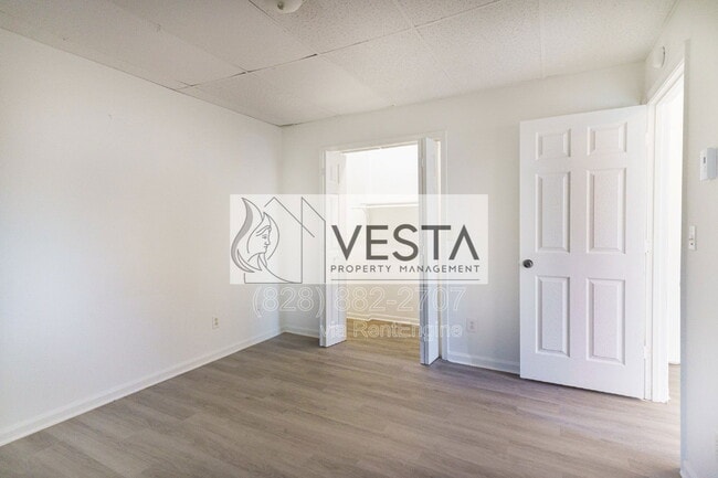 Building Photo - 130 Reems Creek Rd