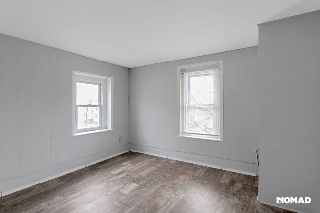 Building Photo - Charming 1BR Duplex in Salem