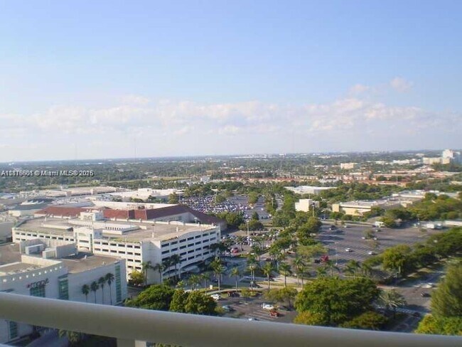 Building Photo - 19501 W Country Club Dr