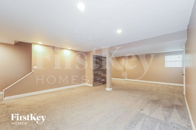 Building Photo - 613 Valley View