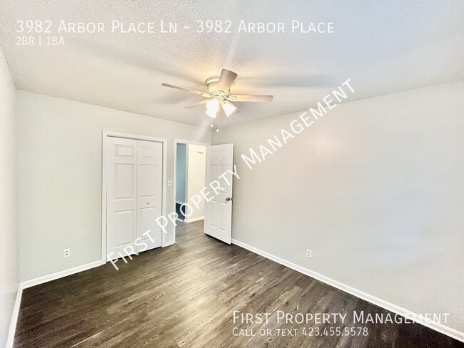 Building Photo - $700 Off One Month's Rent: 2/1 Remodeled D...