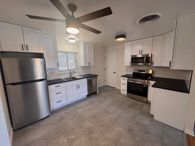 Building Photo - 417 S Owens St