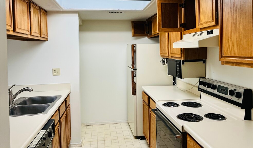 Building Photo - 2334 Raider Dr