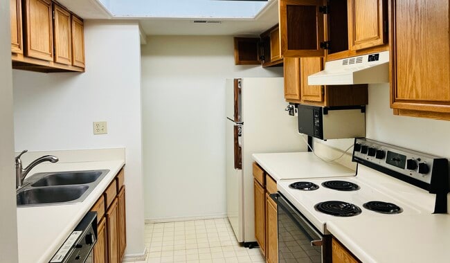 Building Photo - 2334 Raider Dr