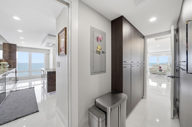 Building Photo - 4100 Galt Ocean Dr