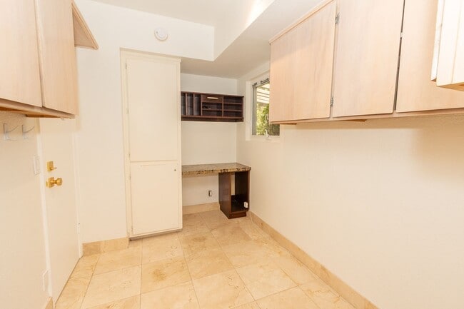 Building Photo - 4 Bedroom / 3 Bathroom Home With Panoramic...