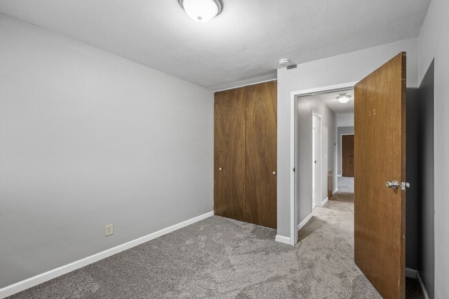 Building Photo - Spacious 2BR/1Bath Available Now!