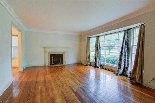 Building Photo - 4 Bed 3.5 Bath in Cleveland Heights - You Don't Want To Miss This!