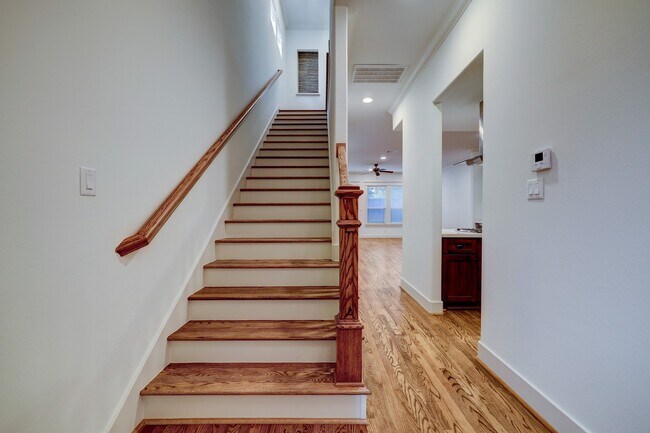 Building Photo - 2409 Morse St