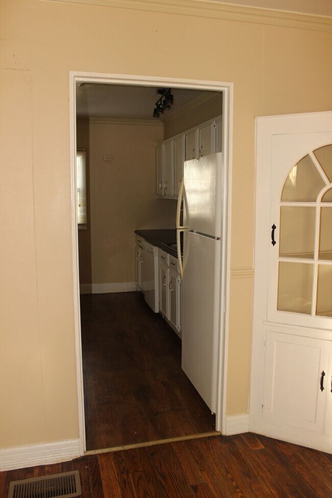 Building Photo - PRELEASING for AUGUST! Walk to Ball State! Spacious 4BR with Fenced Yard & Garage