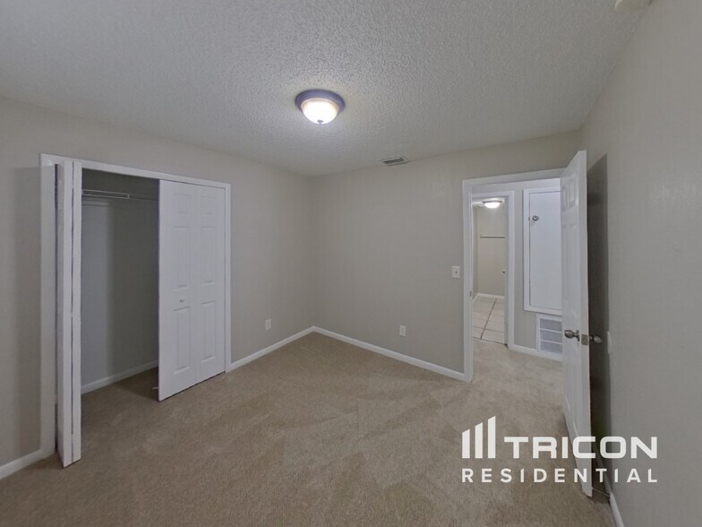 Building Photo - 5569 Pentail Cir