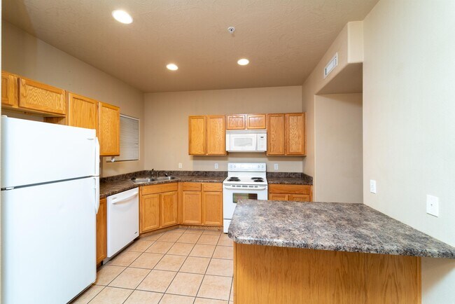 Building Photo - 184 S Valley View Dr