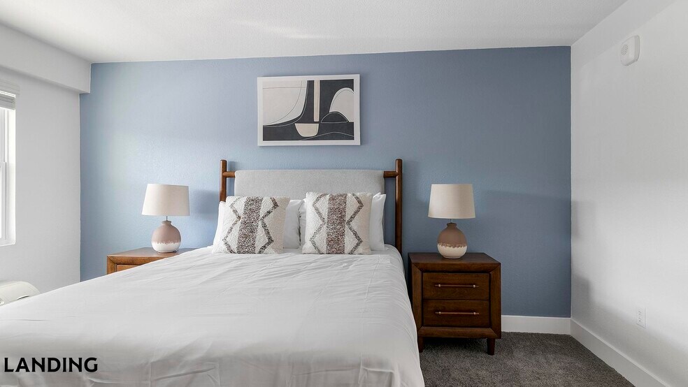 Building Photo - 6029 W Irlo Bronson Memorial Hwy