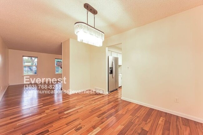 Building Photo - 2-Bedroom Home with Modern Amenities and C...