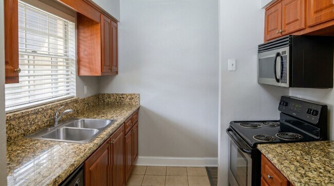 Building Photo - South Tampa 2-Bedroom Condo Near Midtown, SoHo & Westshore!