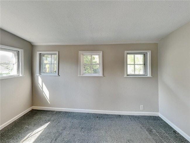 Building Photo - 595 Boulevard SE