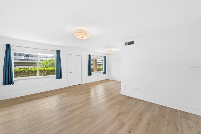 Building Photo - 4920 Locust St NE