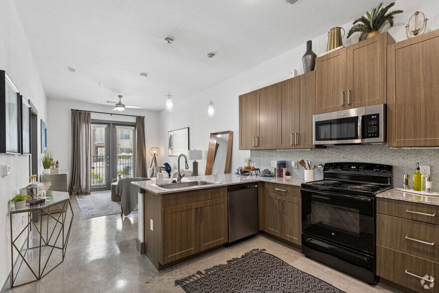 1BR, 1BA - 727SF - Kitchen - Millennium Place