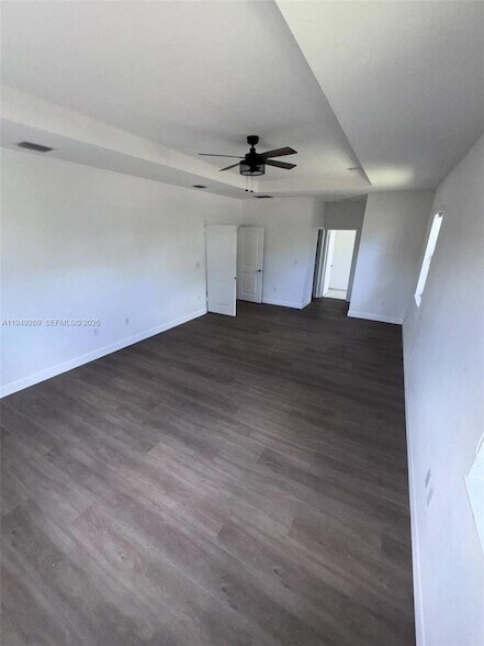 Building Photo - 157 NE 27th Terrace