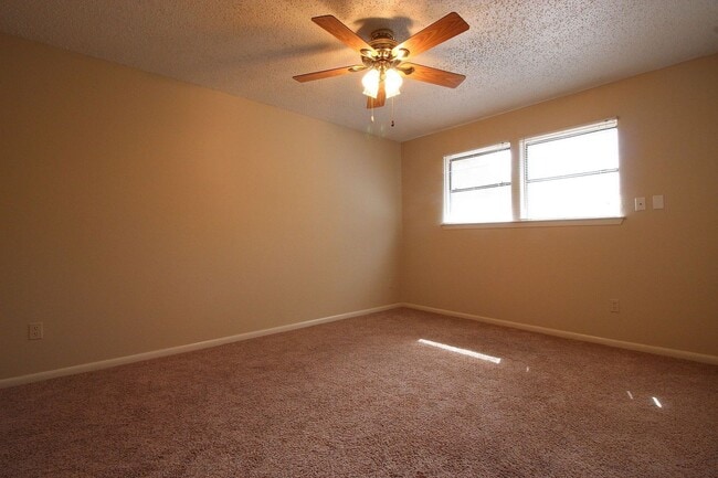 Building Photo - 9002 Sanger Dr