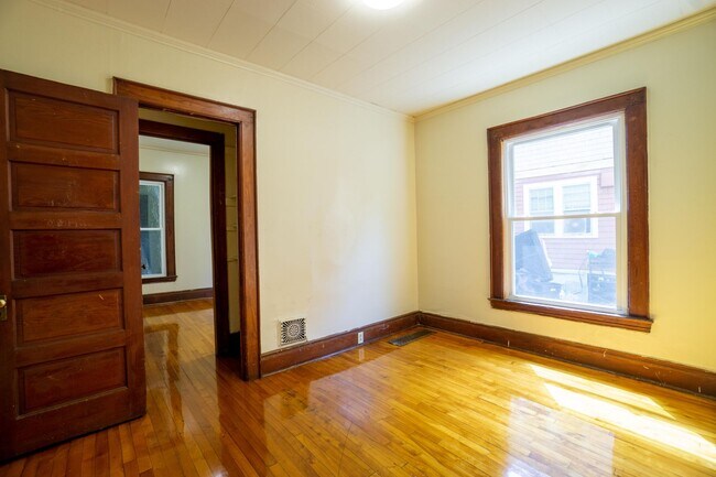 Building Photo - 829 Westcott St