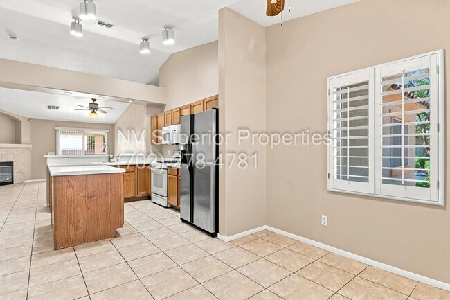 Building Photo - SE!! Stallion Mountain!! Gated!!! Single Story Home!! No Carpets!!! Covered patio!! Water Conditi...