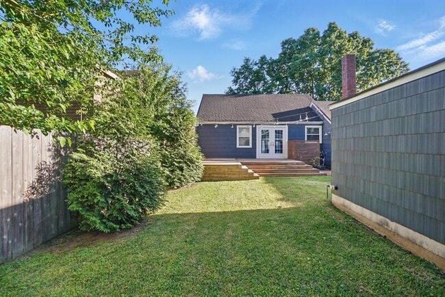 Building Photo - 144 W Randall Ave