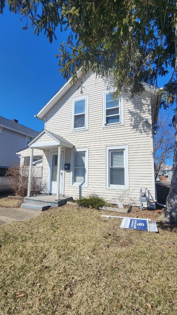 Primary Photo - 3 bedroom 2 bathroom single family home | ...