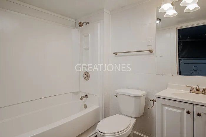 Building Photo - 309 H St