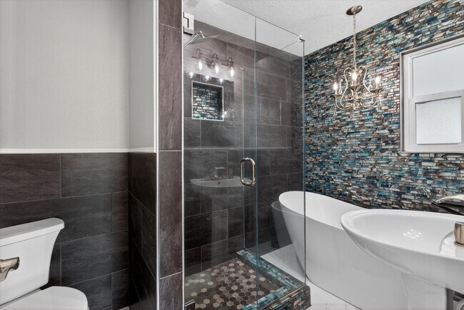 Building Photo - Beachside Pool Home Just Minutes from the Ocean!
