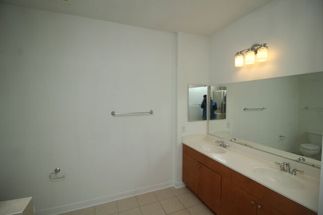 Building Photo - 2026/2027 JHU Off -Campus Gorgeous 2bd/2ba at The Lofts w/ W/D & A/C & more! Available 6/9/26