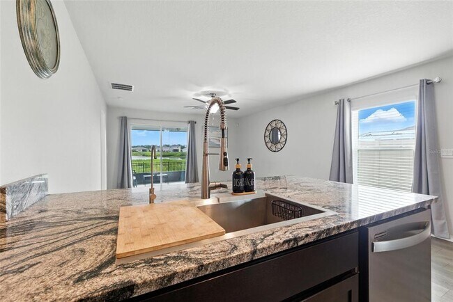 Building Photo - 3903 Silver Strand Trl