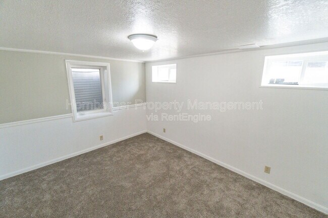 Building Photo - 4206 N Oak St